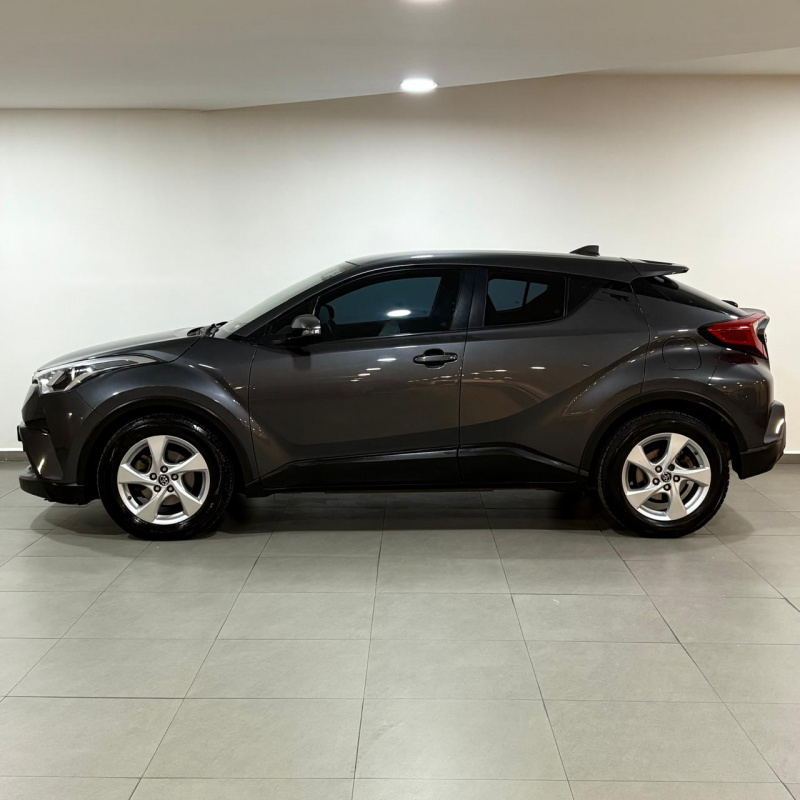 Toyota C-HR  5 pts. Base, CVT, a/ac. Aut., f. led, RA-17 2018